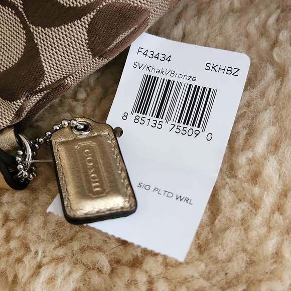 NWT Coach Signature Collection Clutch/Wristlet - Picture 9 of 12